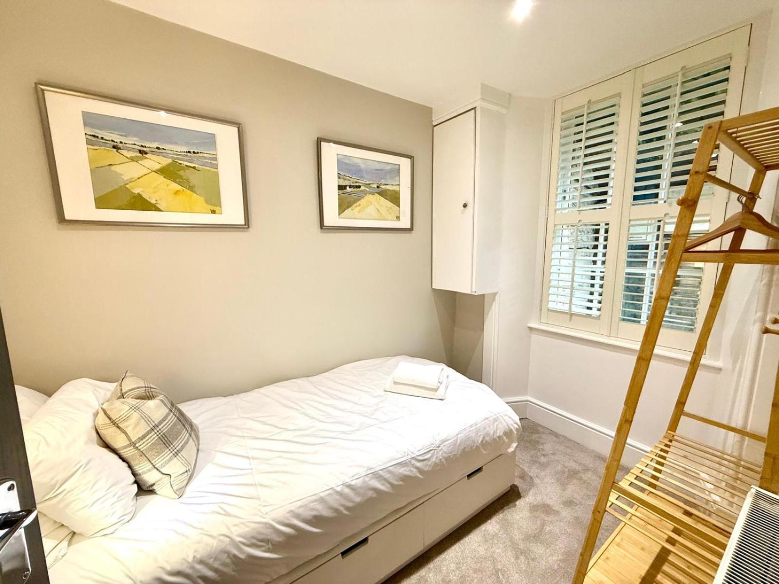 Ultra Modern, Stylish Apartment Next To Princes St — Photos 3